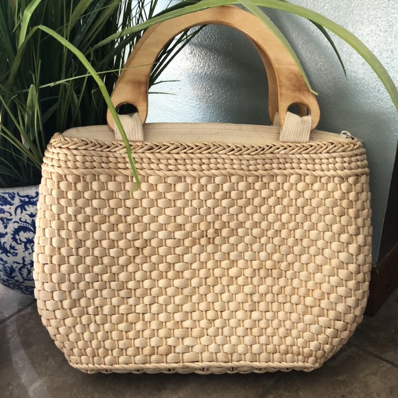 Vintage Rattan Bag with Needle Point Accent-Wood Handles-Zip Top-14x10x3 - Picture 7 of 17